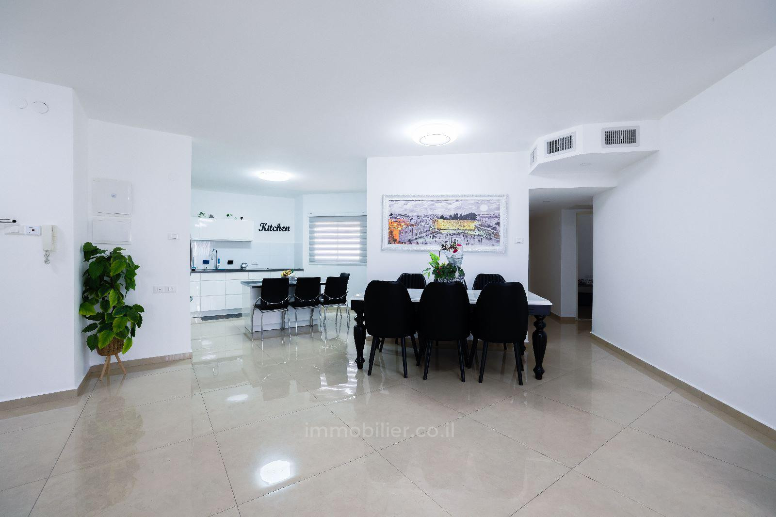 Apartamento 5 cômodos  Ashdod Tet vav 511-IBL-1576