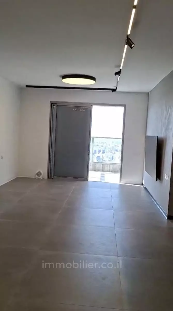 Apartamento 4 cômodos Ashdod City 511-IBL-1802