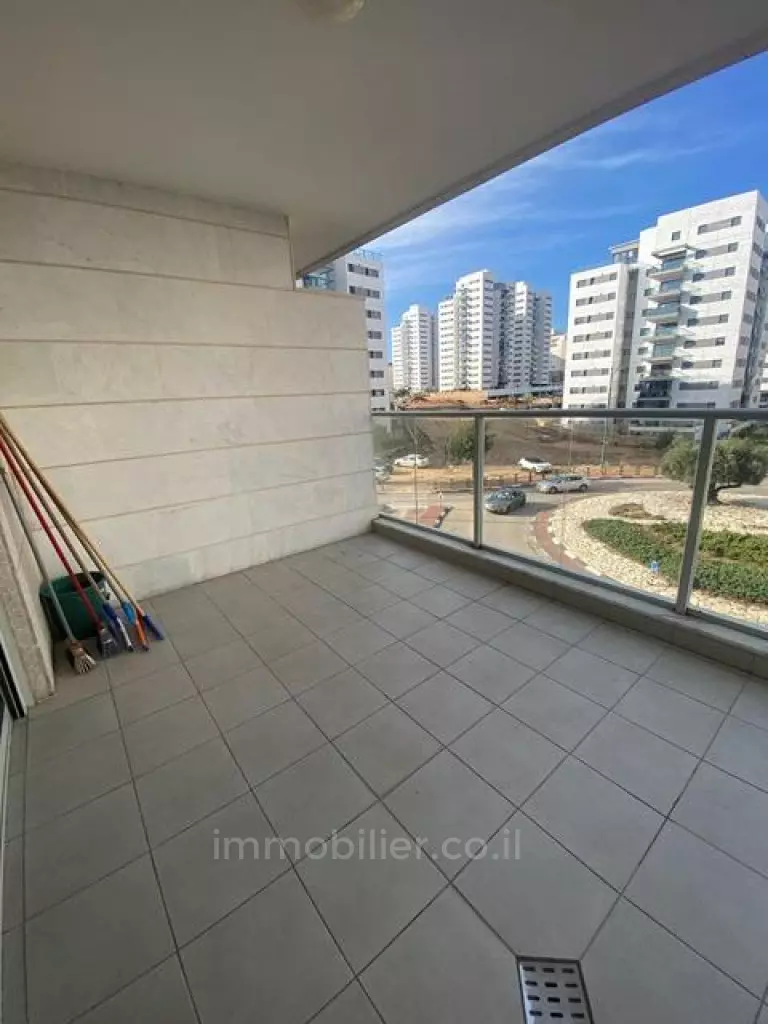 Apartamento 4 cômodos Ascalão Barnea 511-IBL-1826