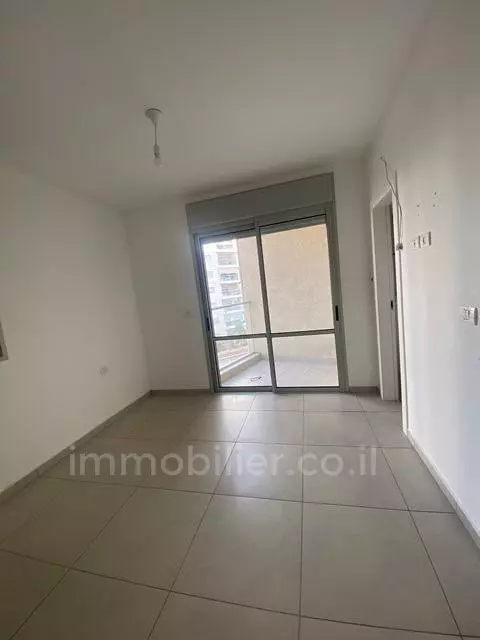 Apartamento 4 cômodos Ascalão Barnea 511-IBL-1826