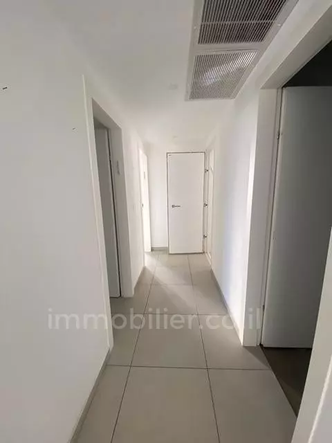 Apartamento 4 cômodos Ascalão Barnea 511-IBL-1826