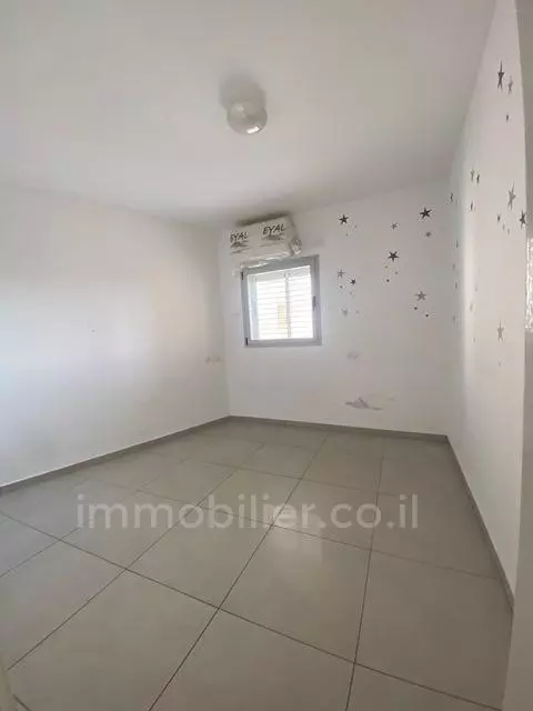 Apartamento 4 cômodos Ascalão Barnea 511-IBL-1826