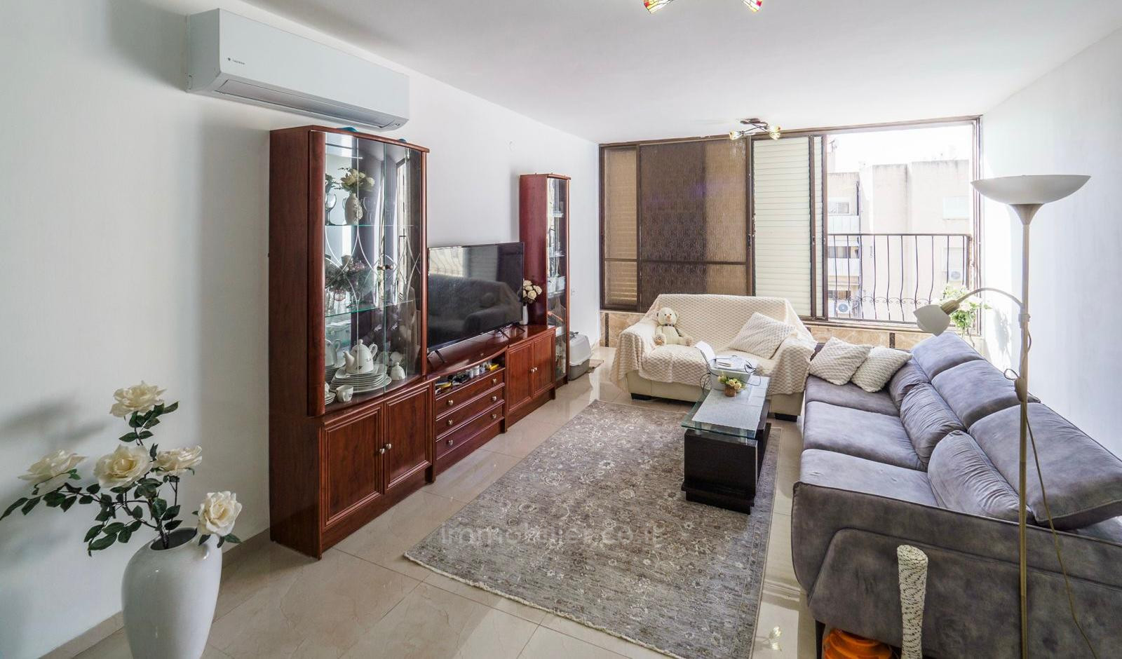 Residential quarter Beau potentiel au centre de nahariya