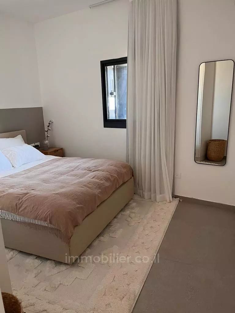Apartamento 3 cômodos Tel Aviv Montifiory 527-IBL-185