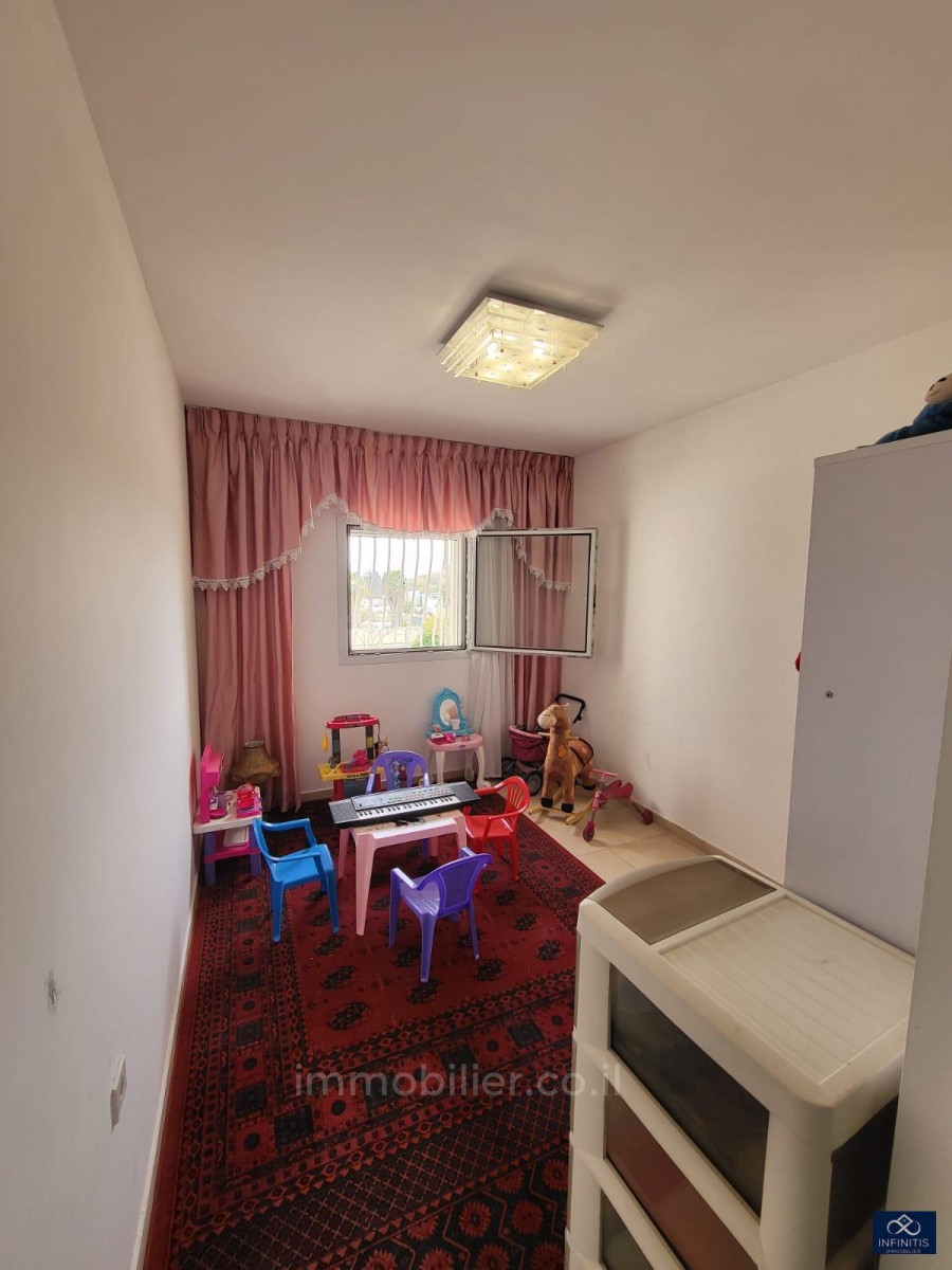Apartment 4 Rooms Tel Aviv Haargazim 527-IBL-8