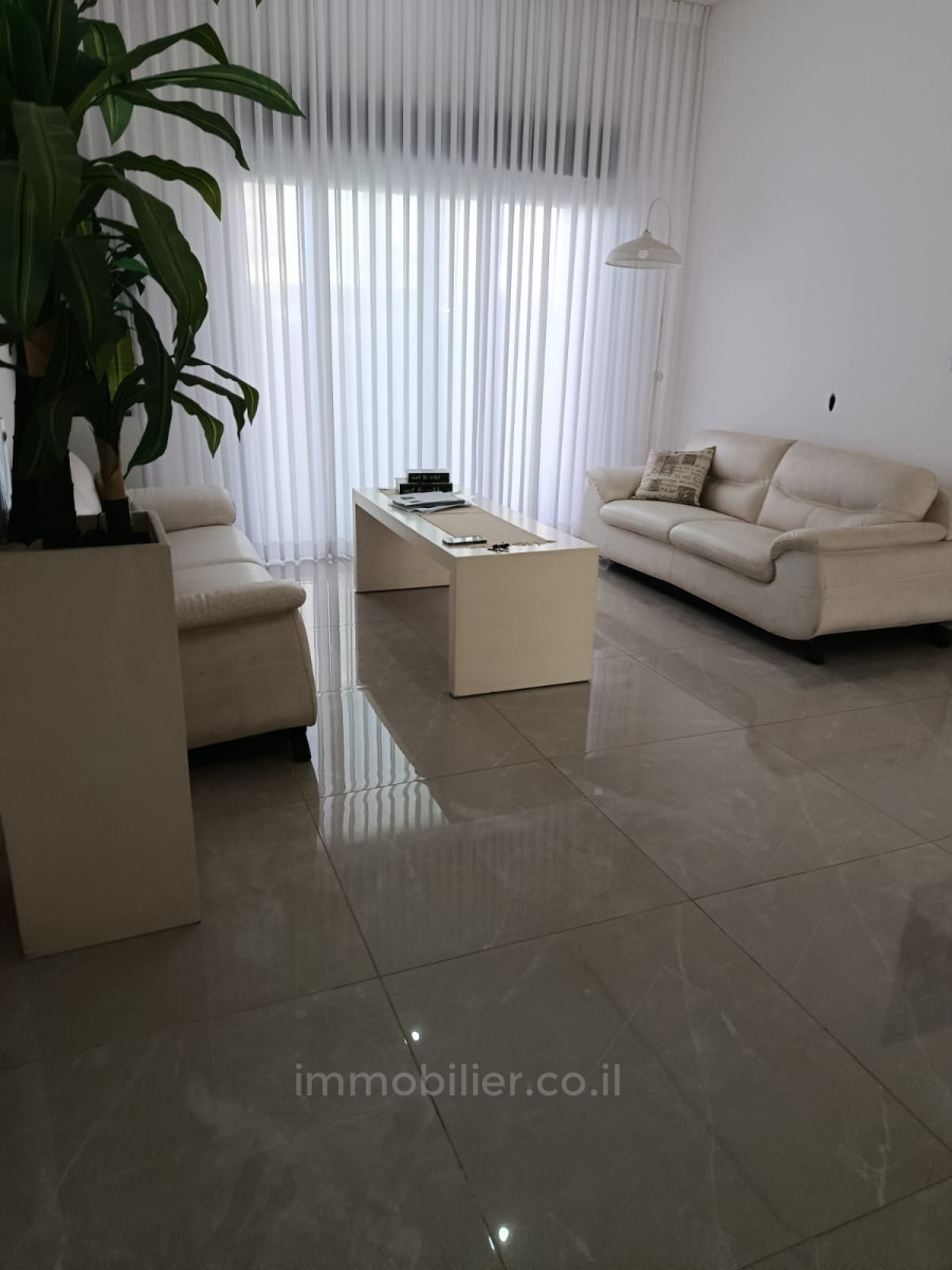 Жилой квартал Un rez de jardin jamais habite