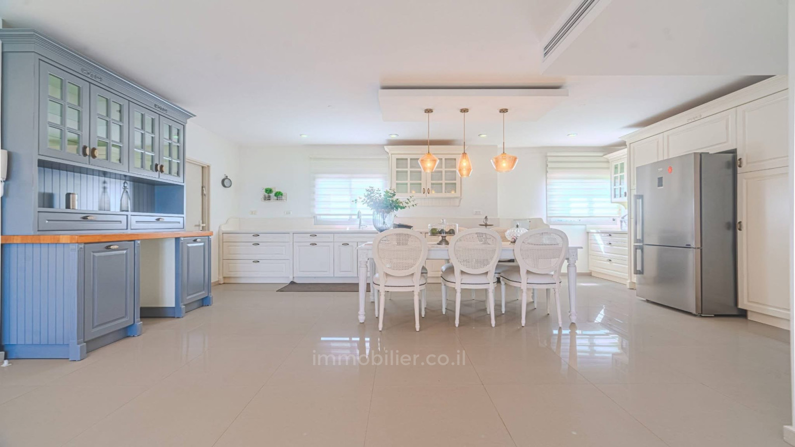 Quartier résidentiel Mini penthouse 5 pieces face à la mer immeuble boutique