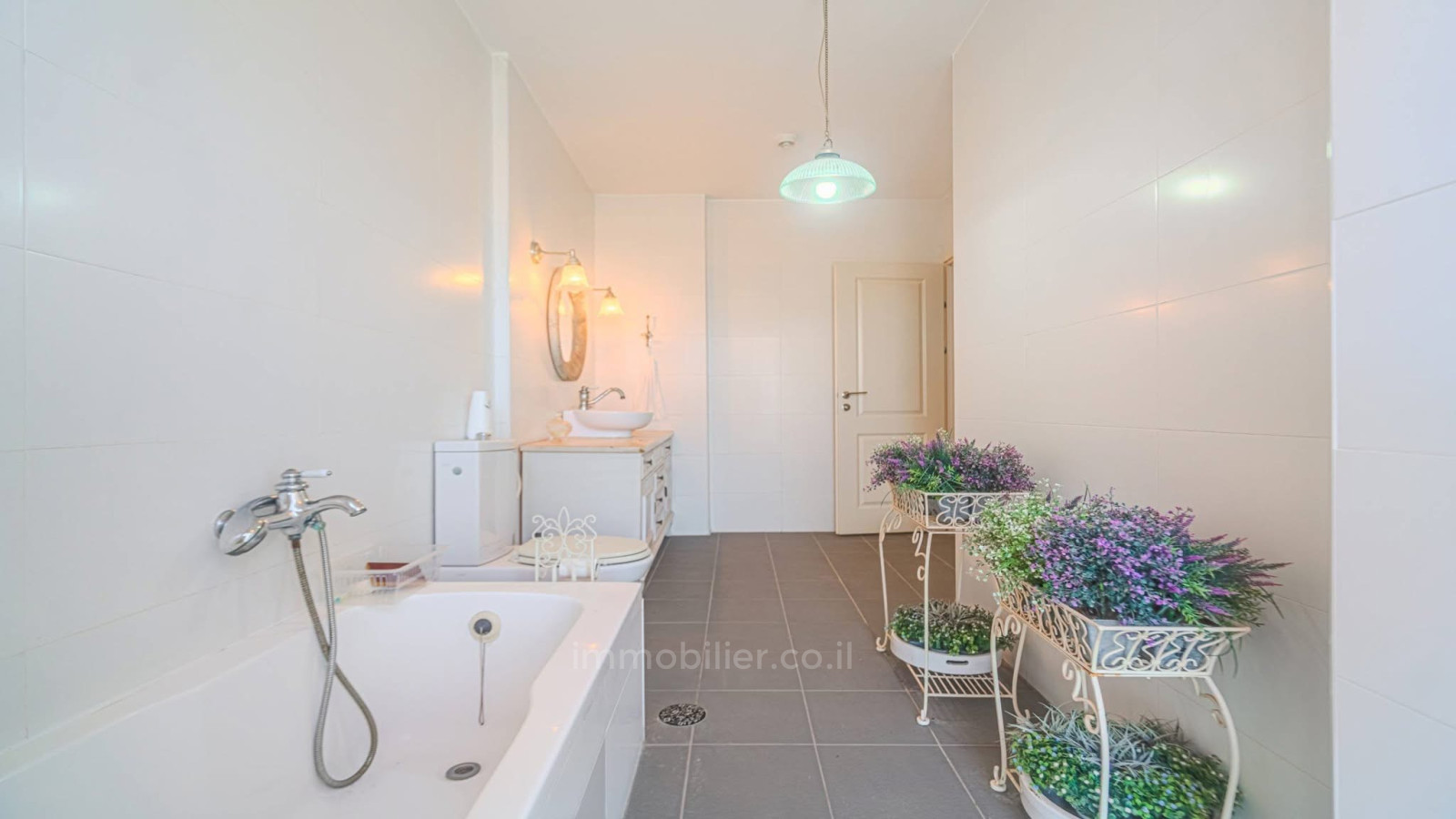 Жилой квартал Mini penthouse 5 pieces face a la mer immeuble boutique