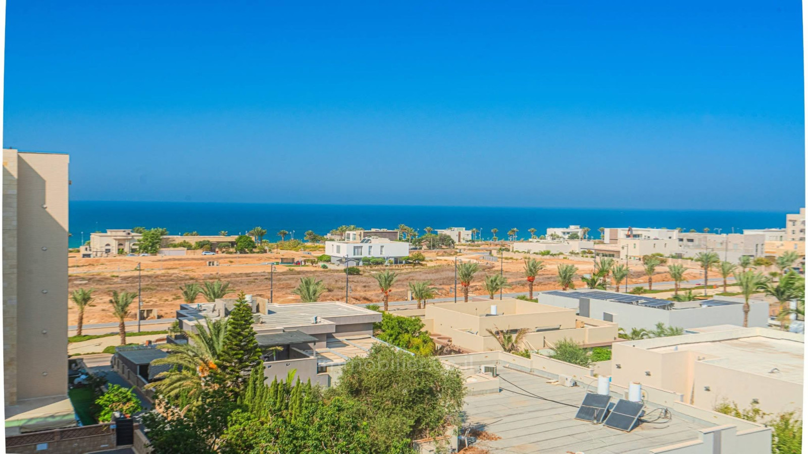 Quartier résidentiel Mini penthouse 5 pieces face à la mer immeuble boutique