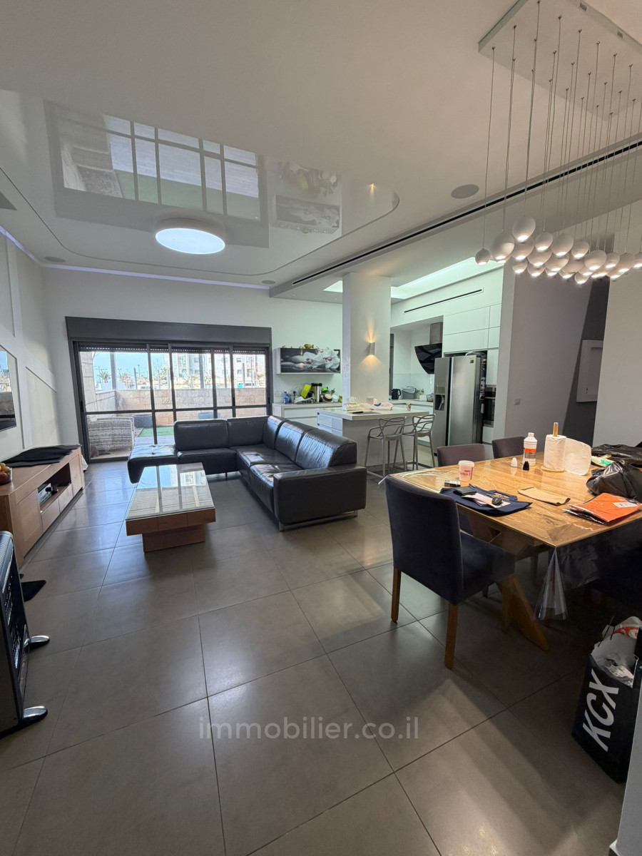 Wohnviertel Un magnifique rez de jardin face a la mer quartier marina