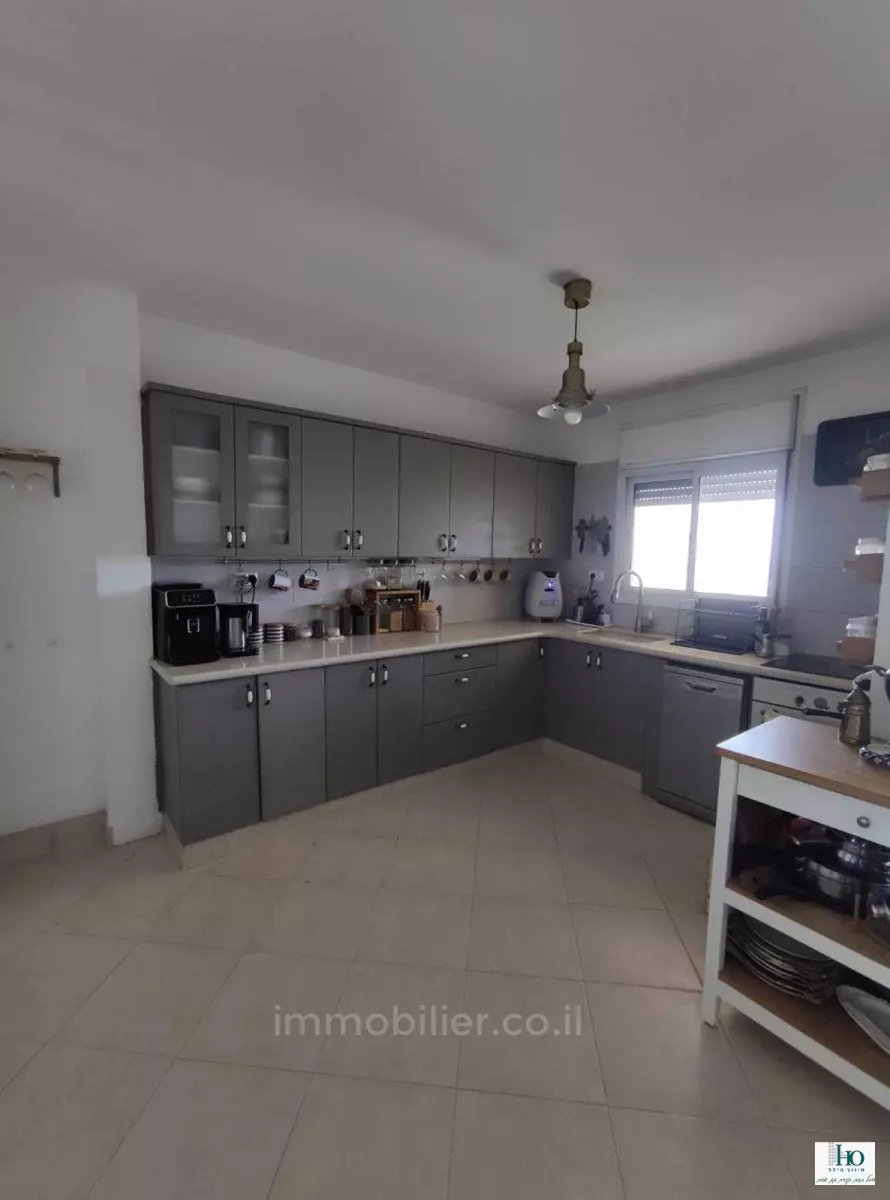 Apartamento 4 cômodos Ascalão Barnea 529-IBL-76