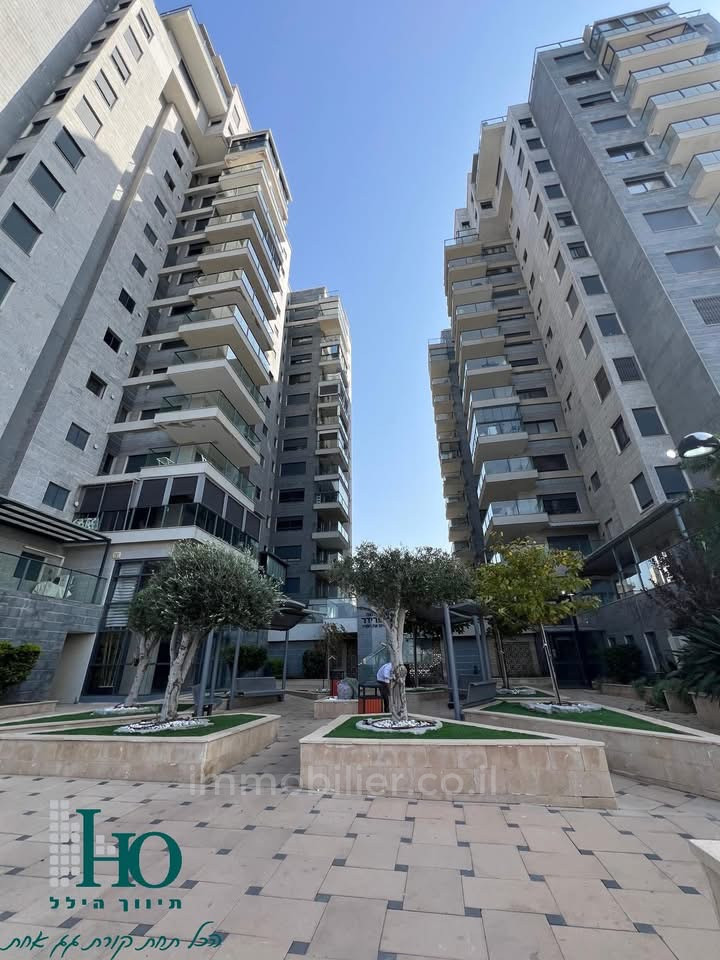 Quartier résidentiel Appartement de 4 pieces a 2 pas de la mer dans les nouveaux immeubles de la marina