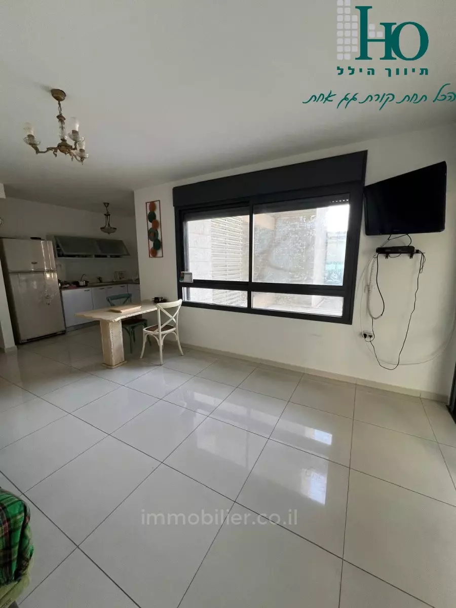 Apartamento 4 cômodos Ascalão Afridar 529-IBL-82