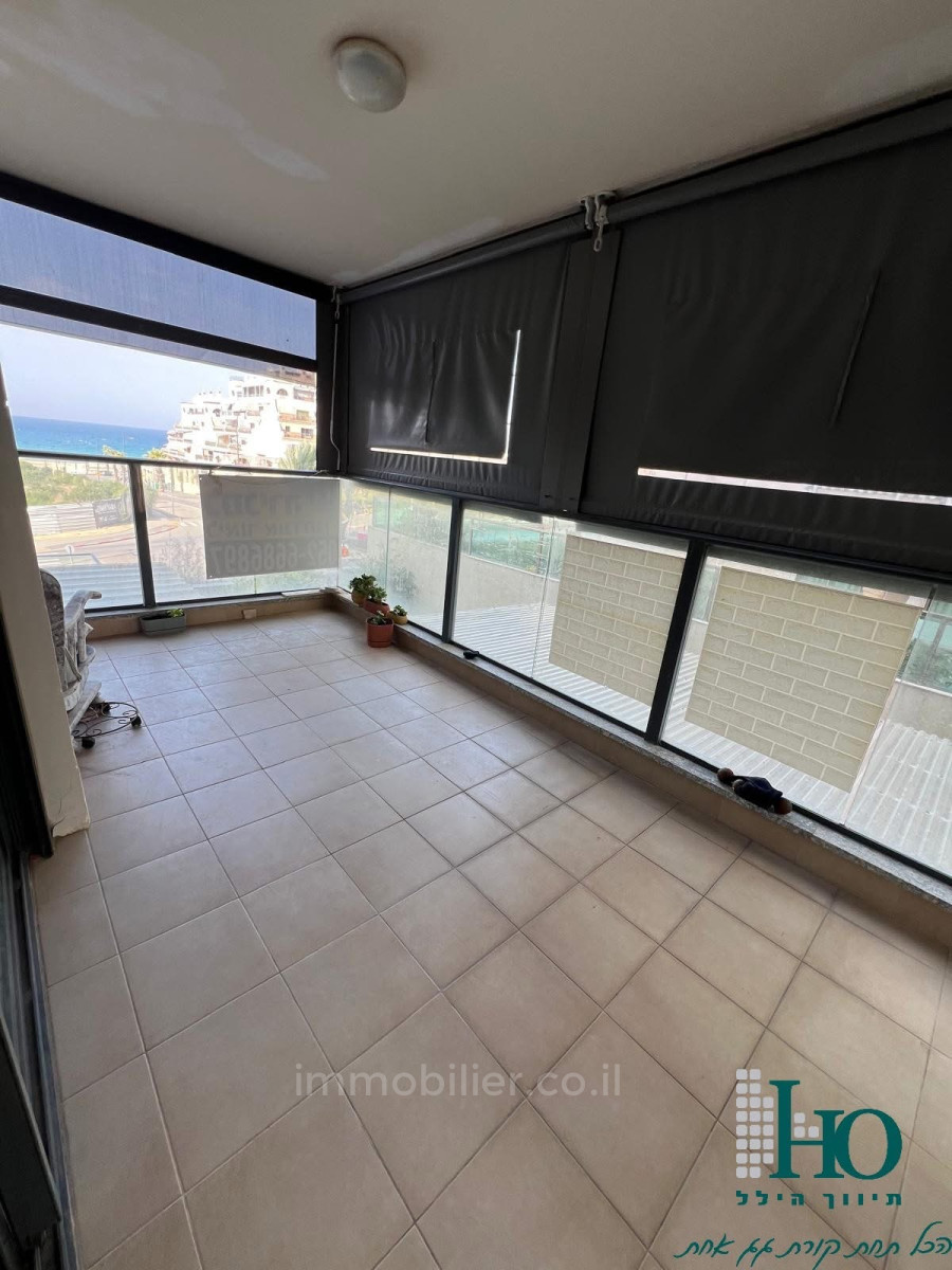 Quartier résidentiel Appartement de 4 pieces a 2 pas de la mer dans les nouveaux immeubles de la marina