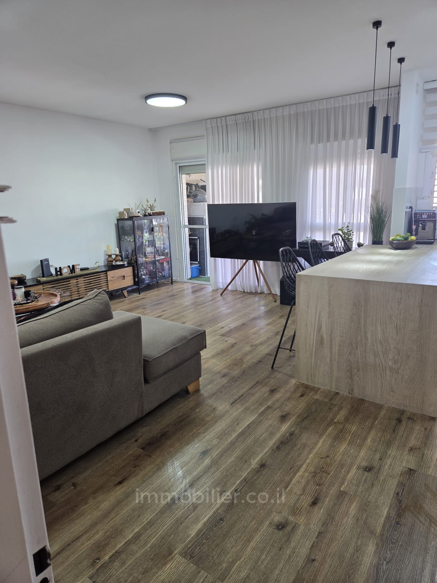 Residential quarter Un beau 4 pieces rue elie cohen face au parc