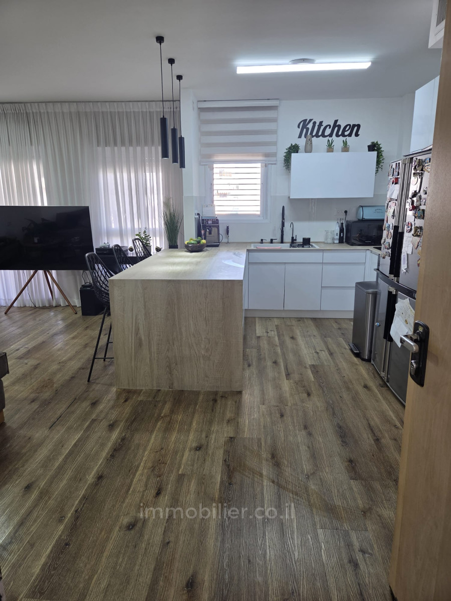 Residential quarter Un beau 4 pieces rue elie cohen face au parc