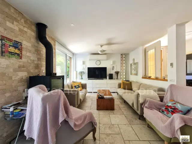 Cottage 5.5 rooms Raanana Est