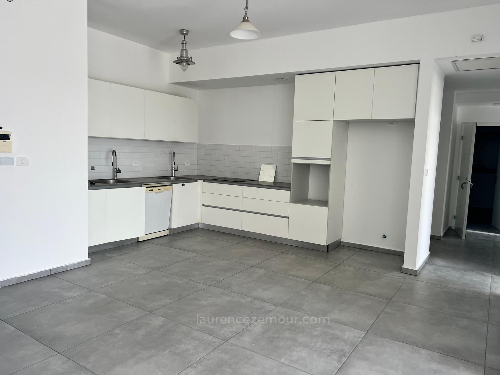 Dzielnica mieszkaniowa Centre ville hertzylia immeuble recent etage eleve vue degagee terrasse soucca