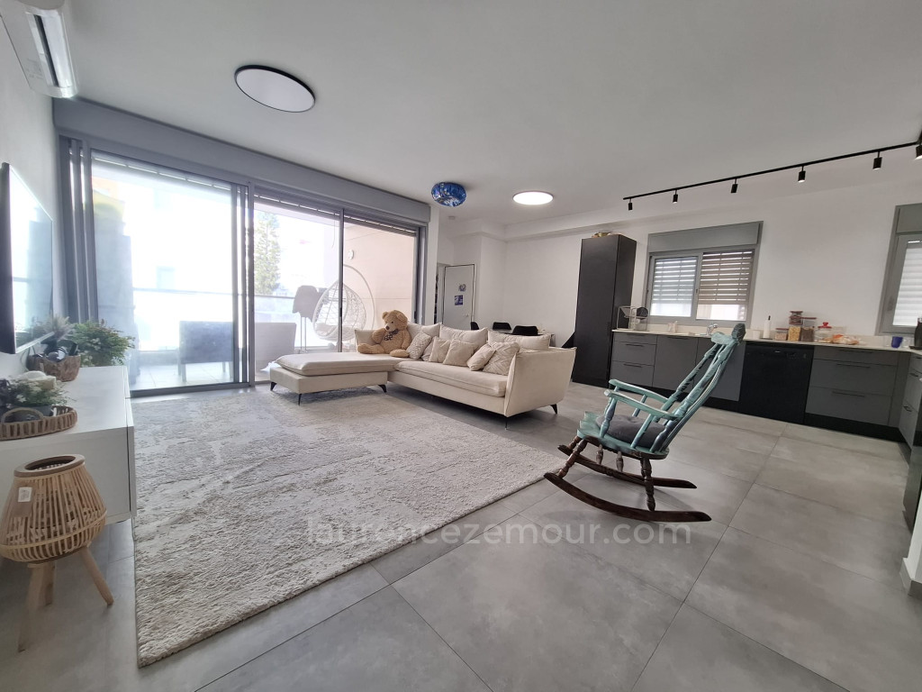 Жилой квартал Bon emplacement immeuble recent proche de tous les commerces ecole ariel synagogues