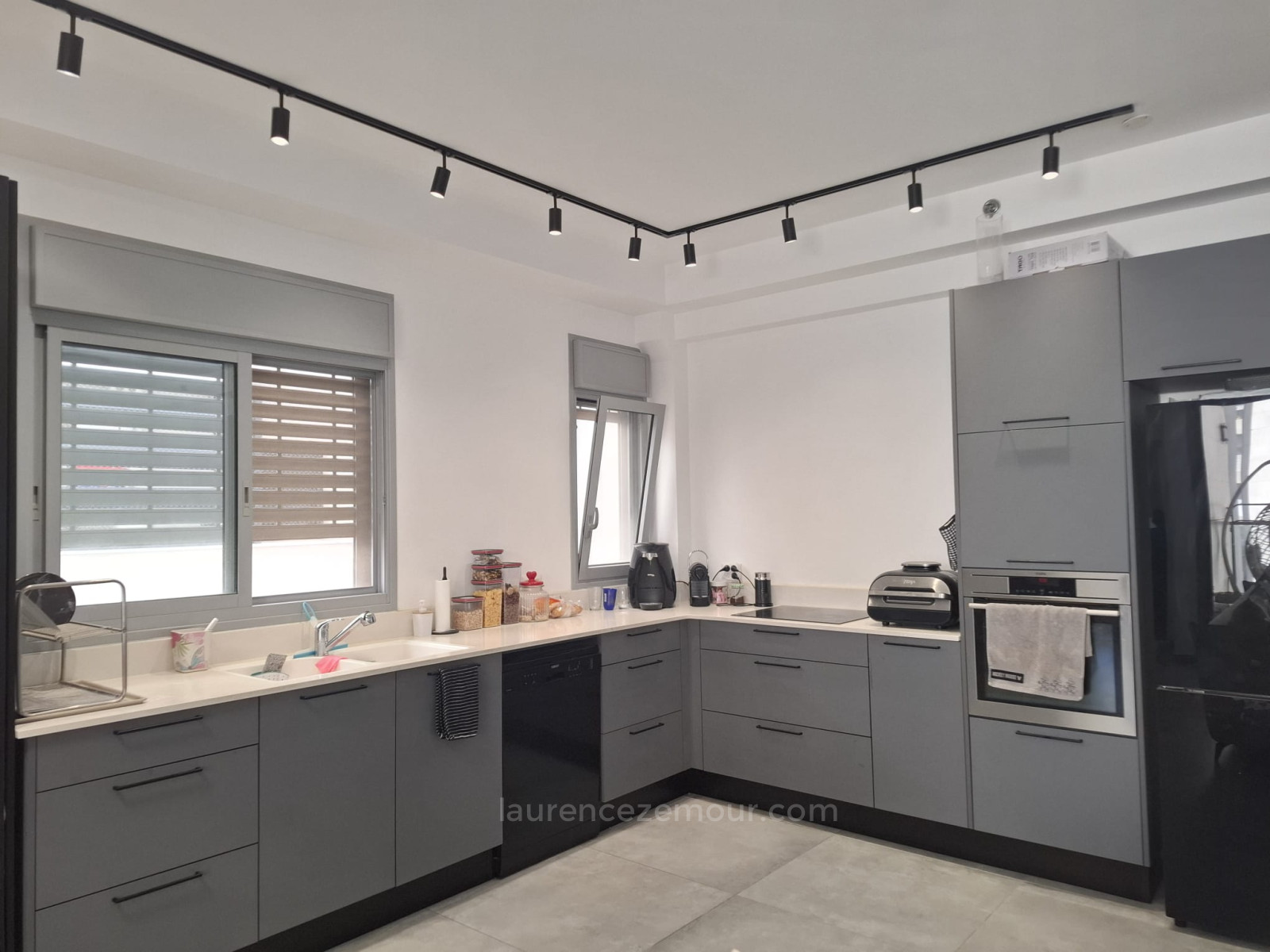 Жилой квартал Bon emplacement immeuble recent proche de tous les commerces ecole ariel synagogues