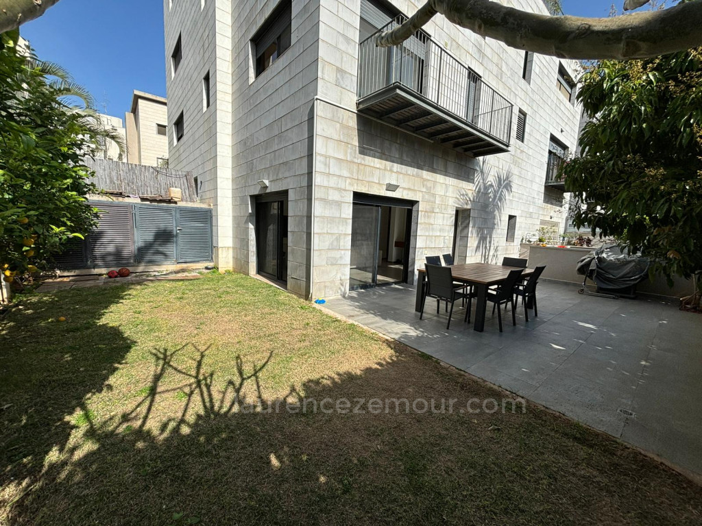 Residential quarter Rez de jardin en duplex lesprit dune maison en ville 1042026