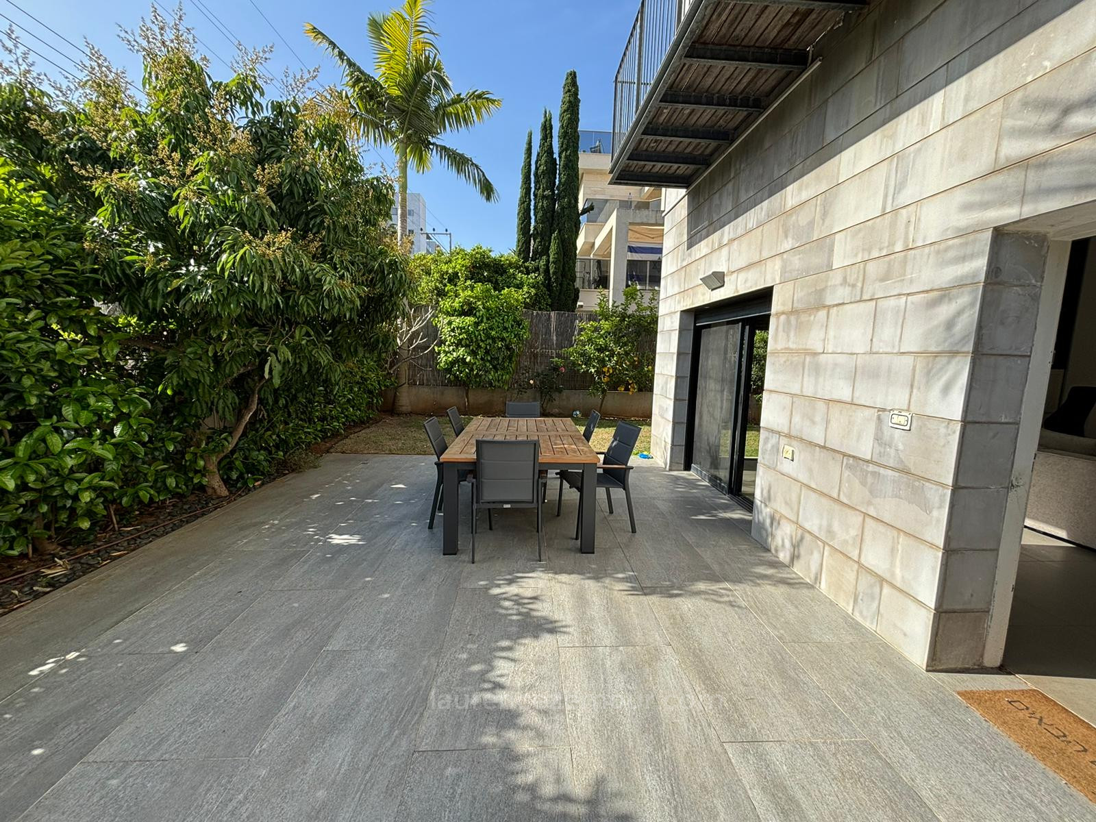 Residential quarter Rez de jardin en duplex lesprit dune maison en ville 1042026