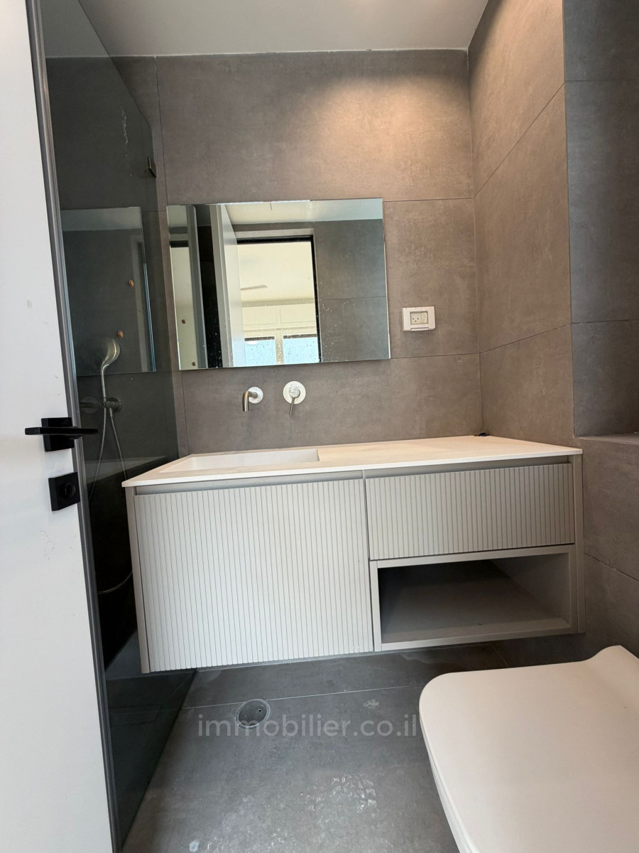 Wohnviertel A louer penthouse au coeur de neve tzedek