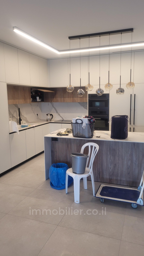 Wohnviertel Nouveau appartement tout neuf a vendre appartement de luxe avec fourniture et accessoir tous compris pas besoin de renover appartement pret a vous aceuillir avec vos valises appartement de 130 m2 haut de gamme 5 pieces situer en plein coeur