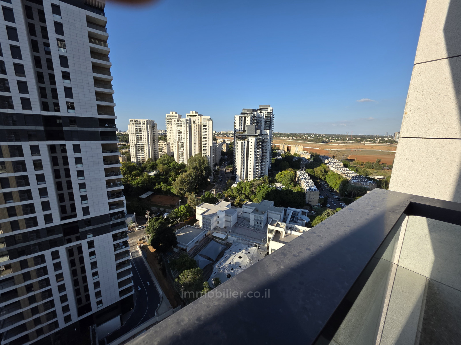 Wohnviertel Appartement neuf de 3 pieces dans le nord de tel aviv