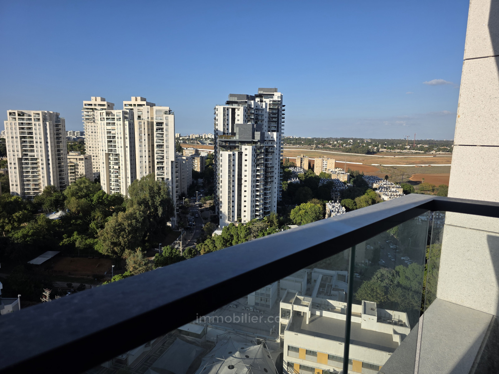 Wohnviertel Appartement neuf de 3 pieces dans le nord de tel aviv