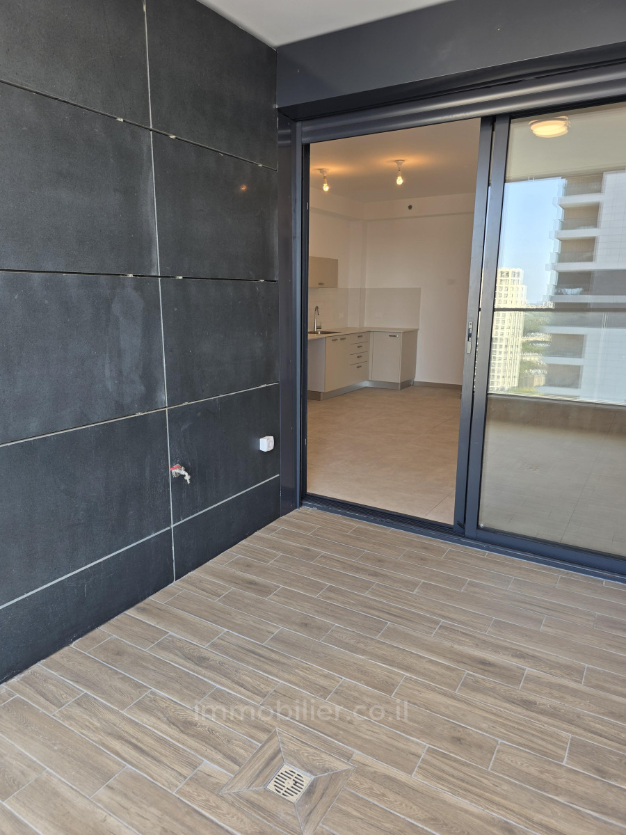Wohnviertel Appartement neuf de 3 pieces dans le nord de tel aviv