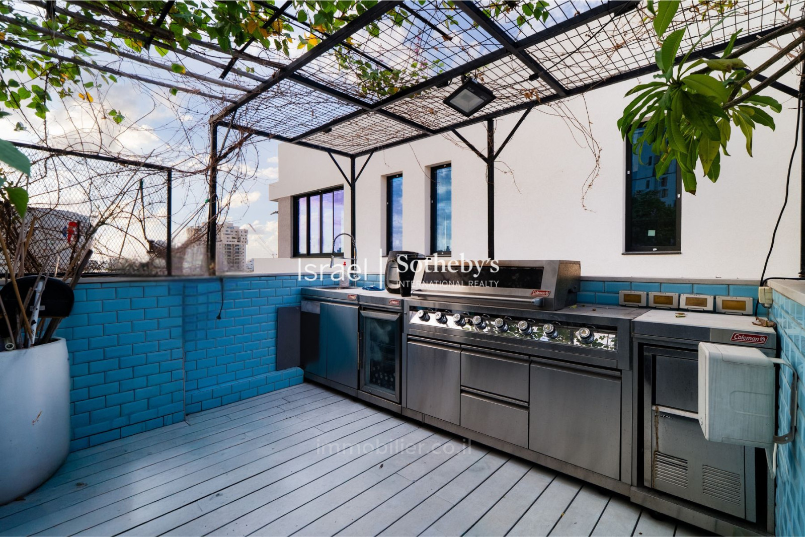 Dzielnica mieszkaniowa Magnifique penthouse avec piscine au centre de tel aviv