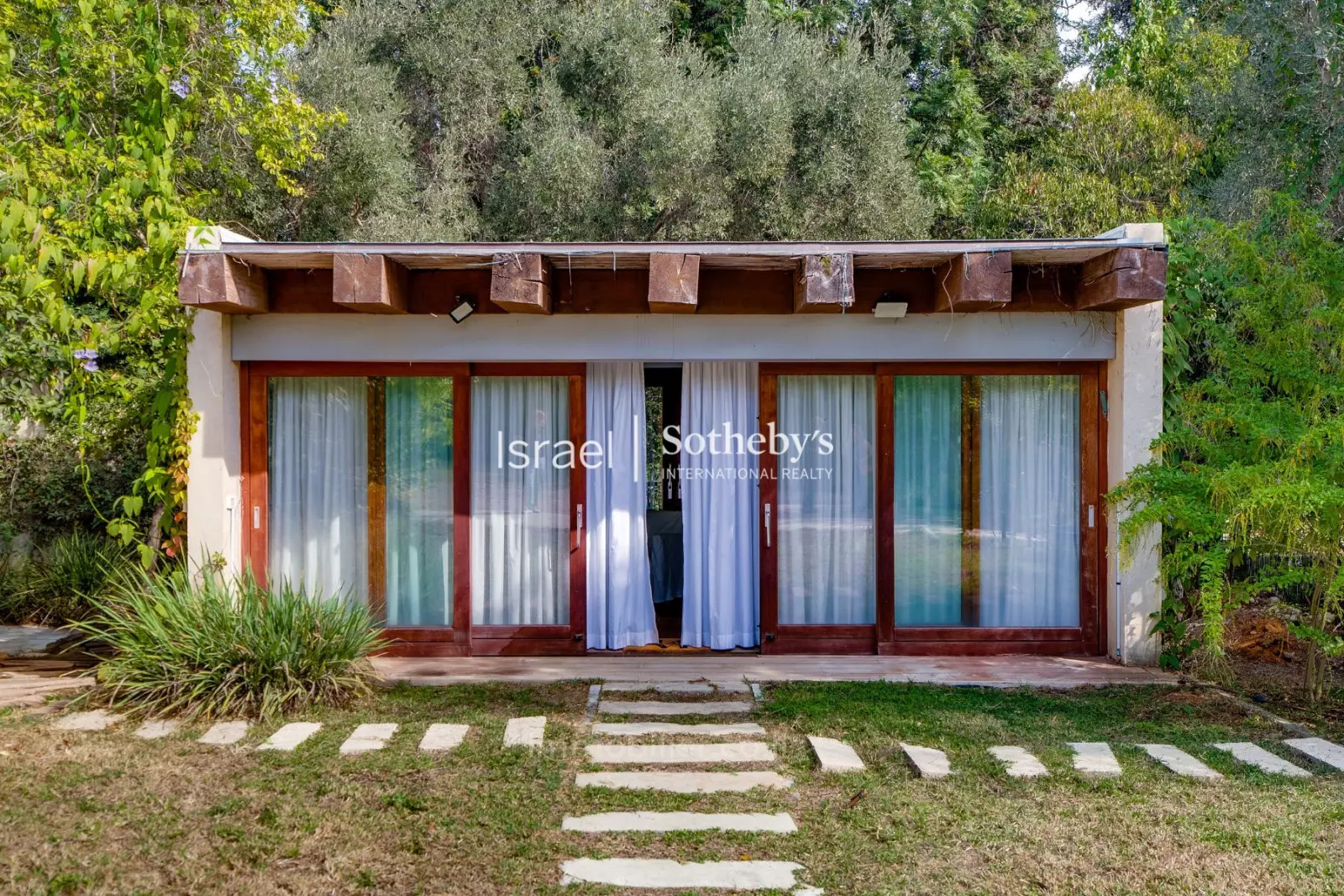 Вилла 10 комнат Savion Savion 651-IBL-72