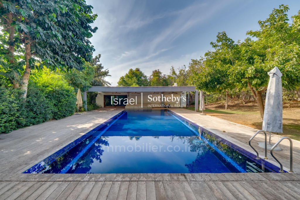 Quartier résidentiel Villa exceptionnelle avec piscine