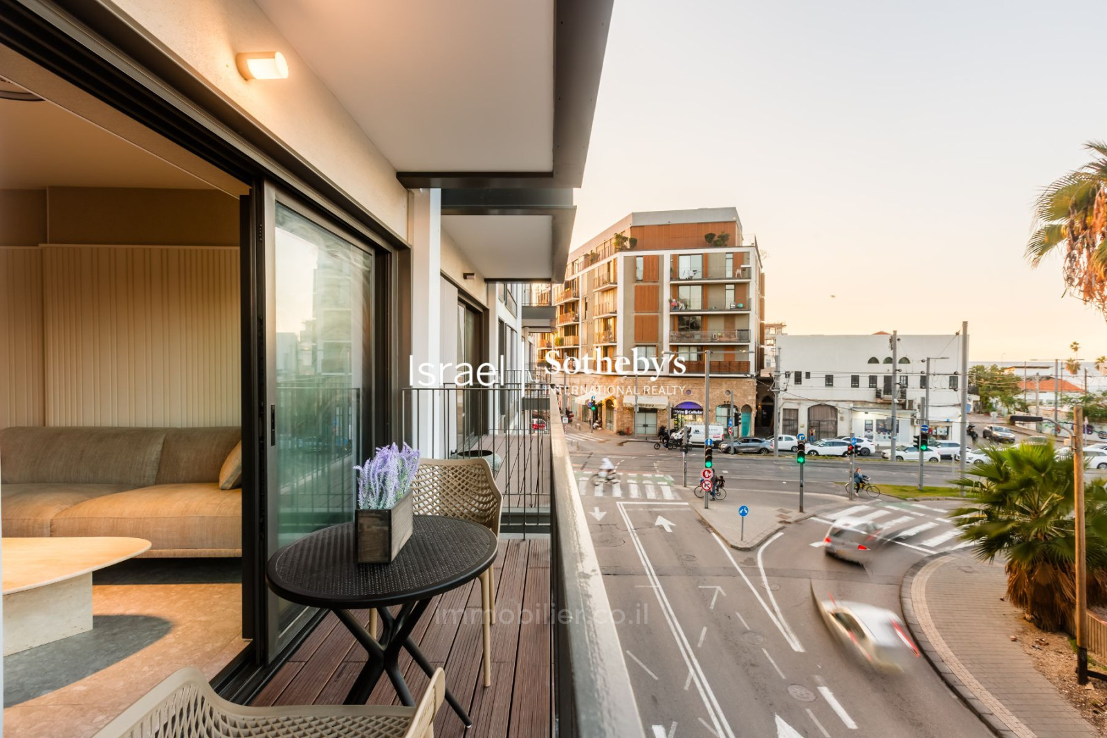 Quartier résidentiel Appartement d’exception – élégamment conçu et entièrement meublé avec balcons