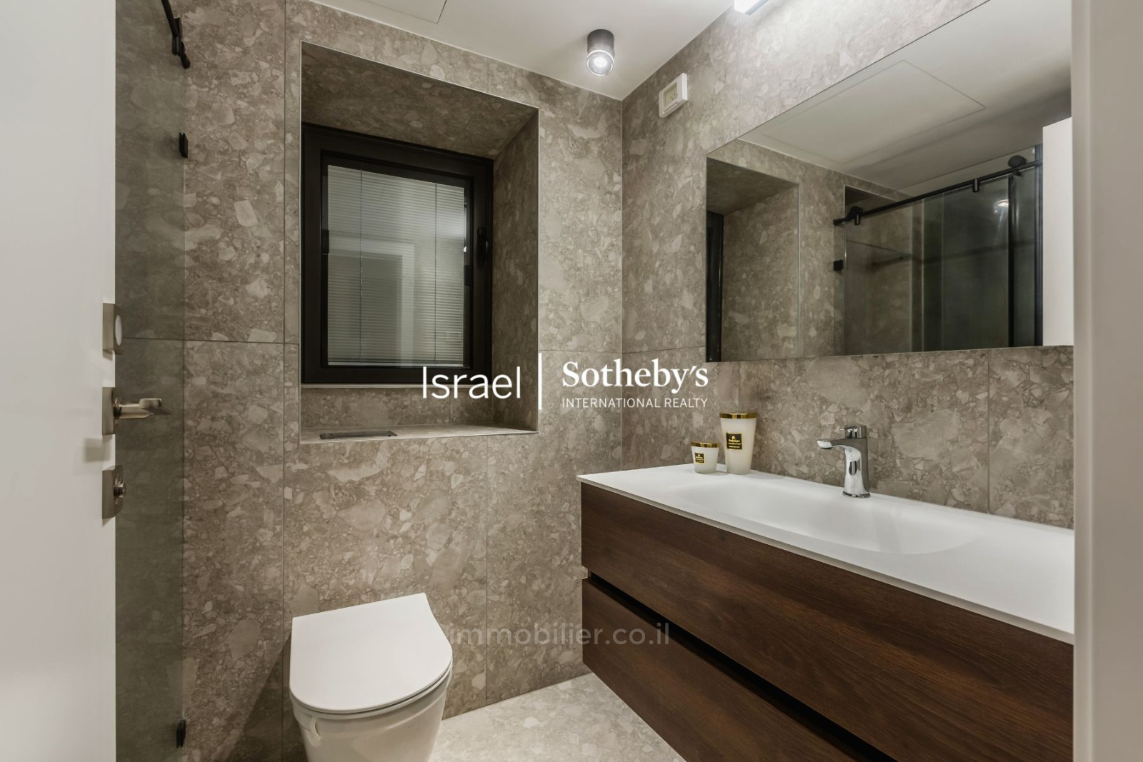 Quartier résidentiel Appartement d’exception – élégamment conçu et entièrement meublé avec balcons