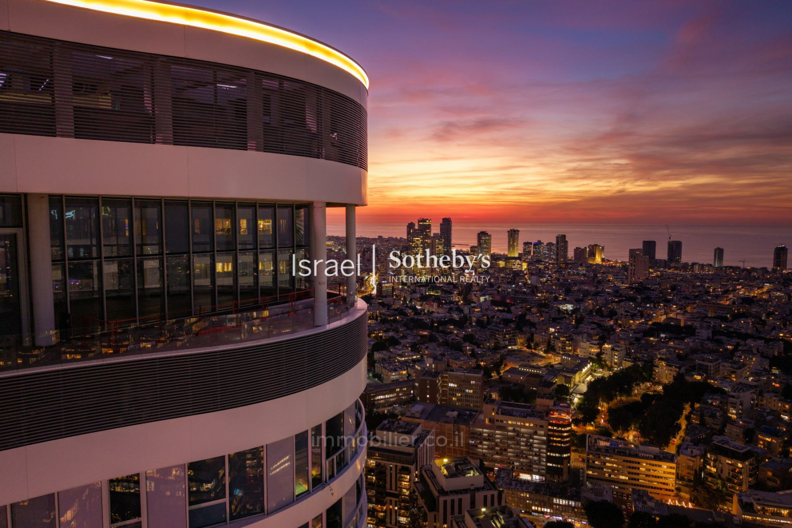 Quartier résidentiel Penthouse avec vue mer panoramique au 47e étage et piscine privée | gindi tlv