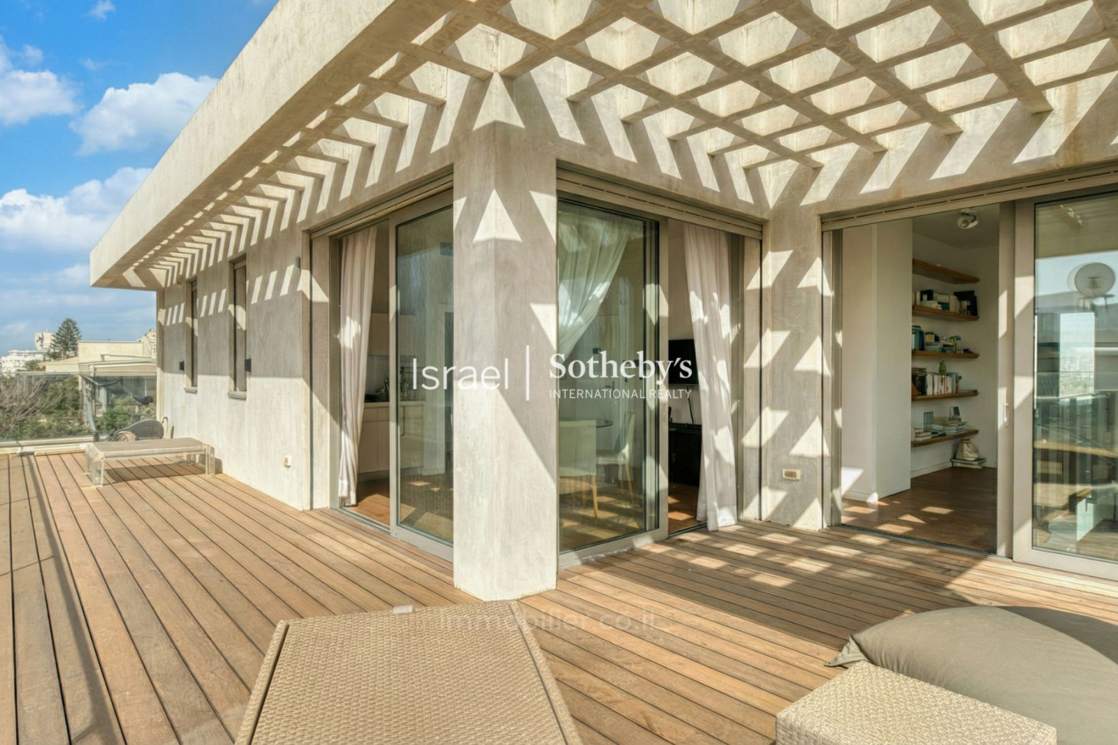 Жилой квартал Penthouse villa occupant un etage entier dans le vieux nord de tel aviv a cote du parc yarkon