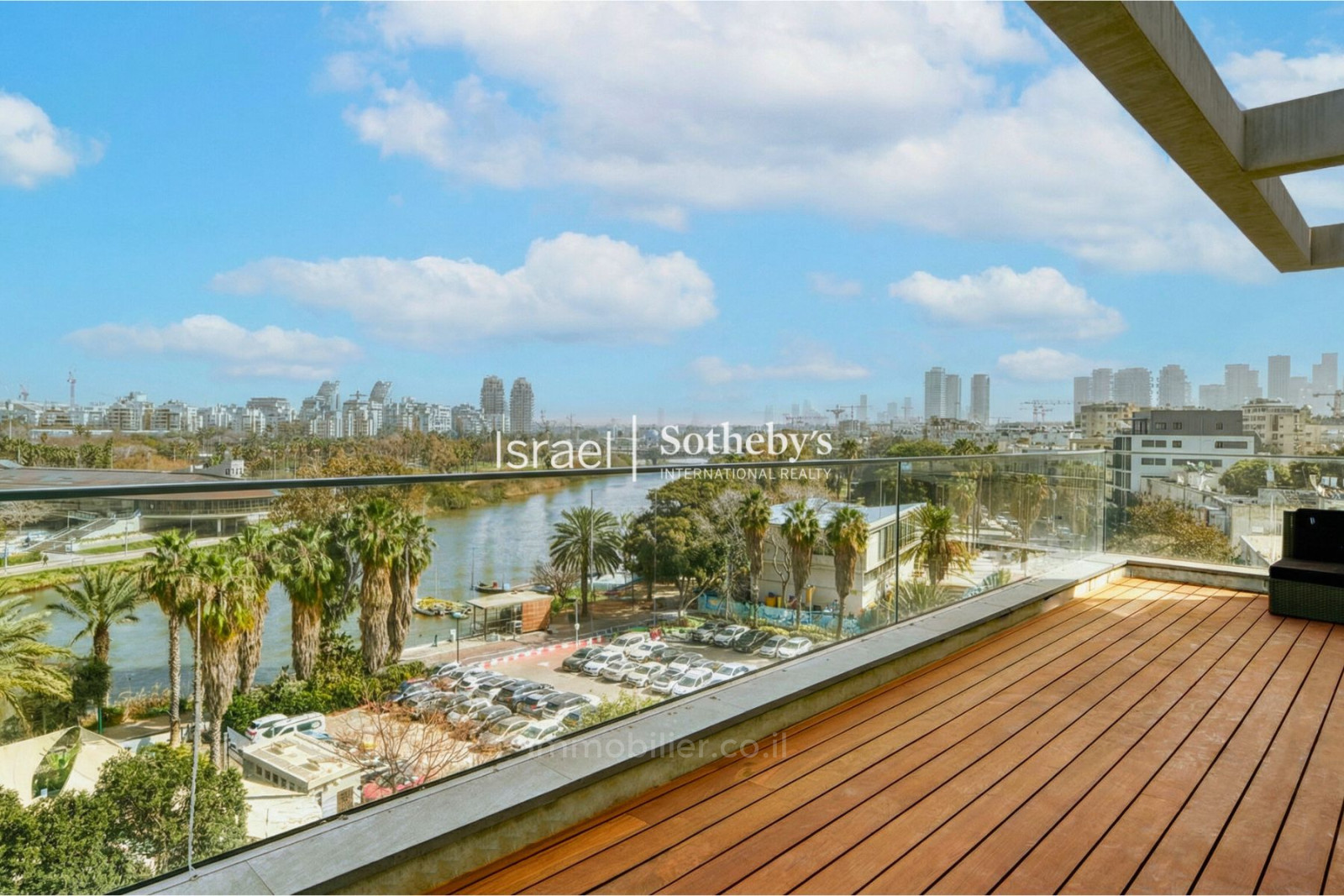 Жилой квартал Penthouse villa occupant un etage entier dans le vieux nord de tel aviv a cote du parc yarkon