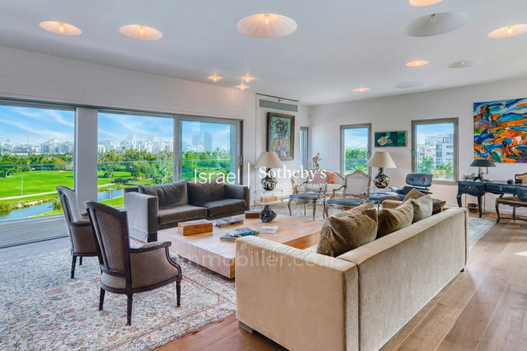 Жилой квартал Penthouse villa occupant un etage entier dans le vieux nord de tel aviv a cote du parc yarkon