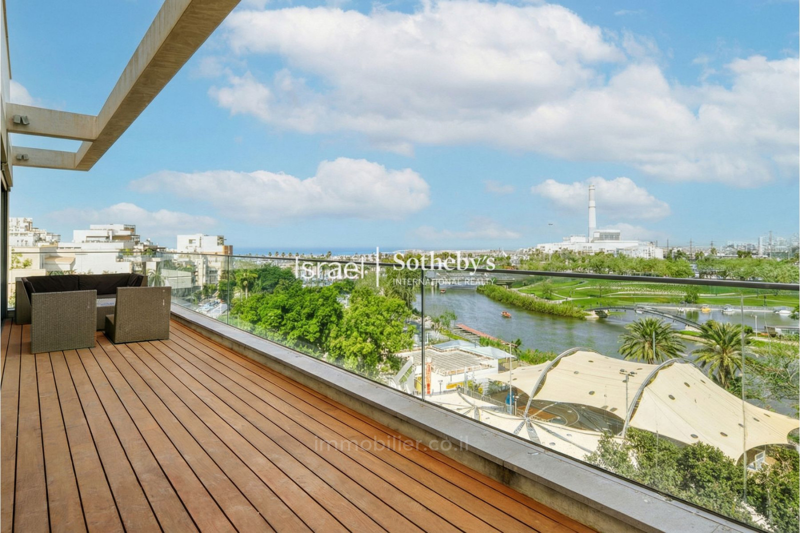 Жилой квартал Penthouse villa occupant un etage entier dans le vieux nord de tel aviv a cote du parc yarkon