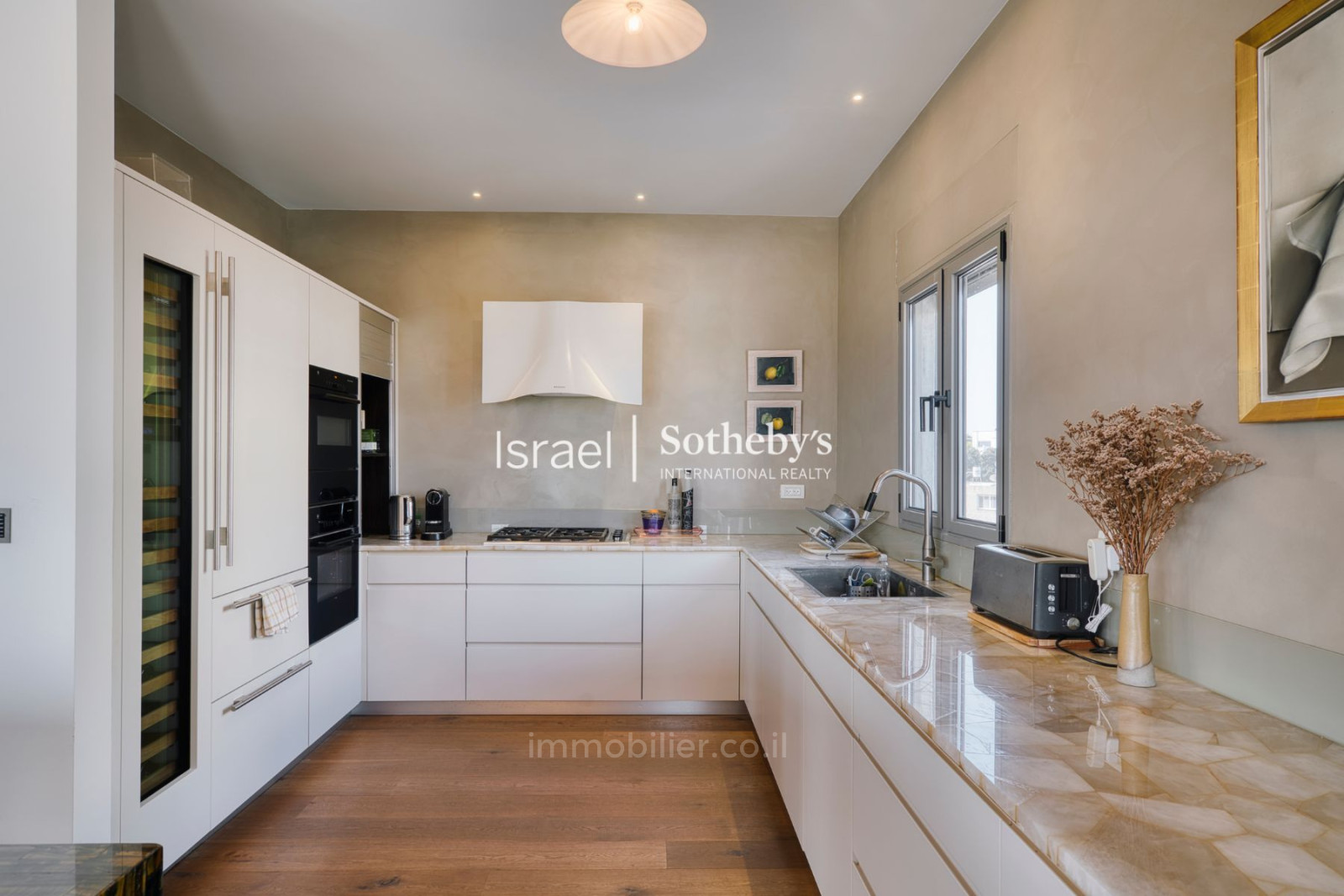 Жилой квартал Penthouse villa occupant un etage entier dans le vieux nord de tel aviv a cote du parc yarkon