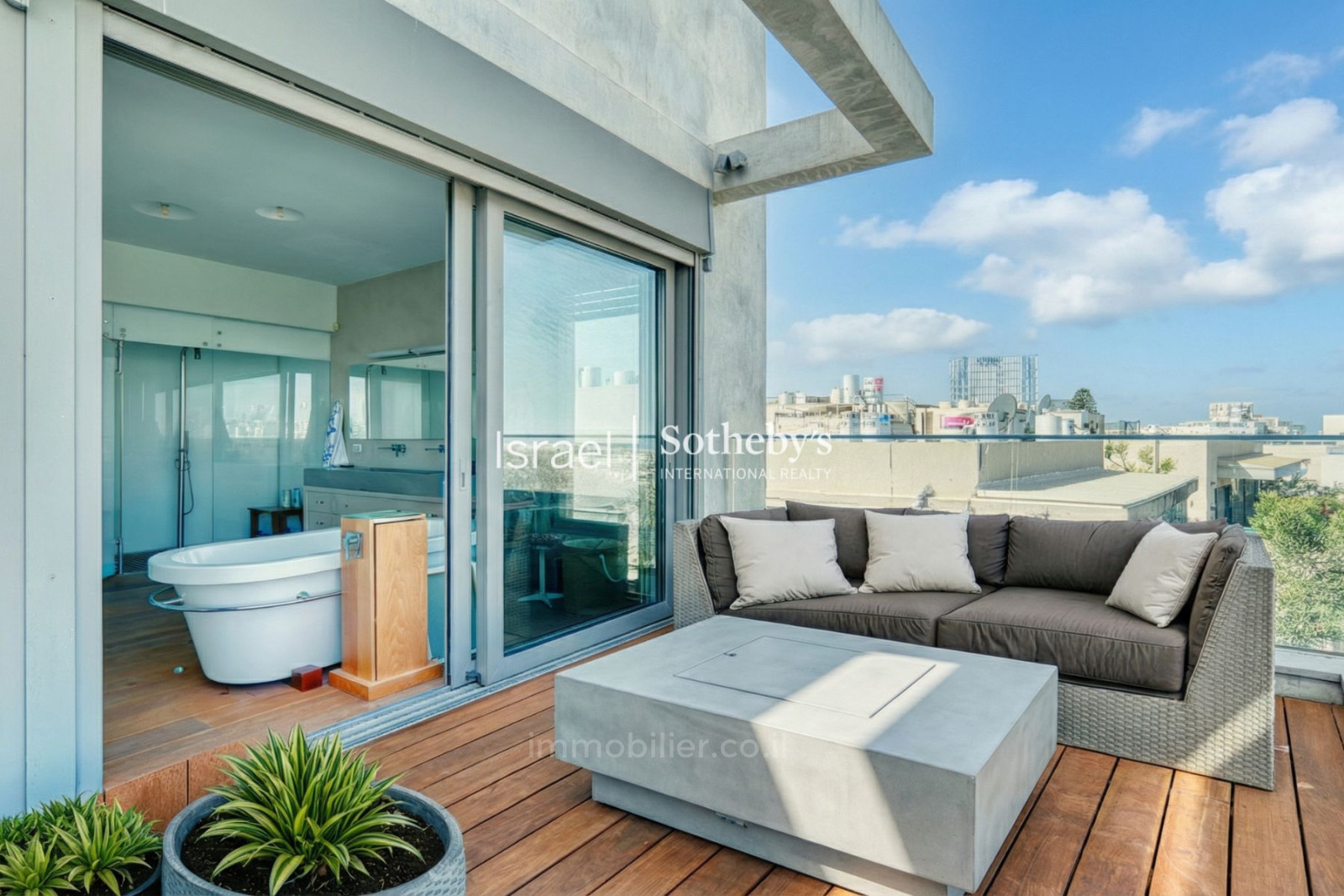 Жилой квартал Penthouse villa occupant un etage entier dans le vieux nord de tel aviv a cote du parc yarkon