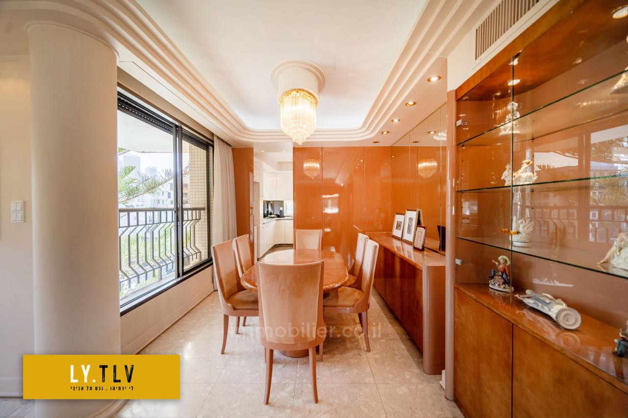 Quartier résidentiel Grand 5 pieces dans une belle avenue a cote de kikar hamedina avec parking