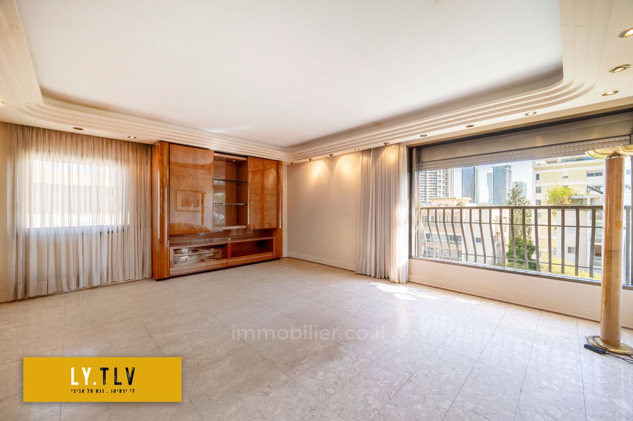 Quartier résidentiel Grand 5 pieces dans une belle avenue a cote de kikar hamedina avec parking