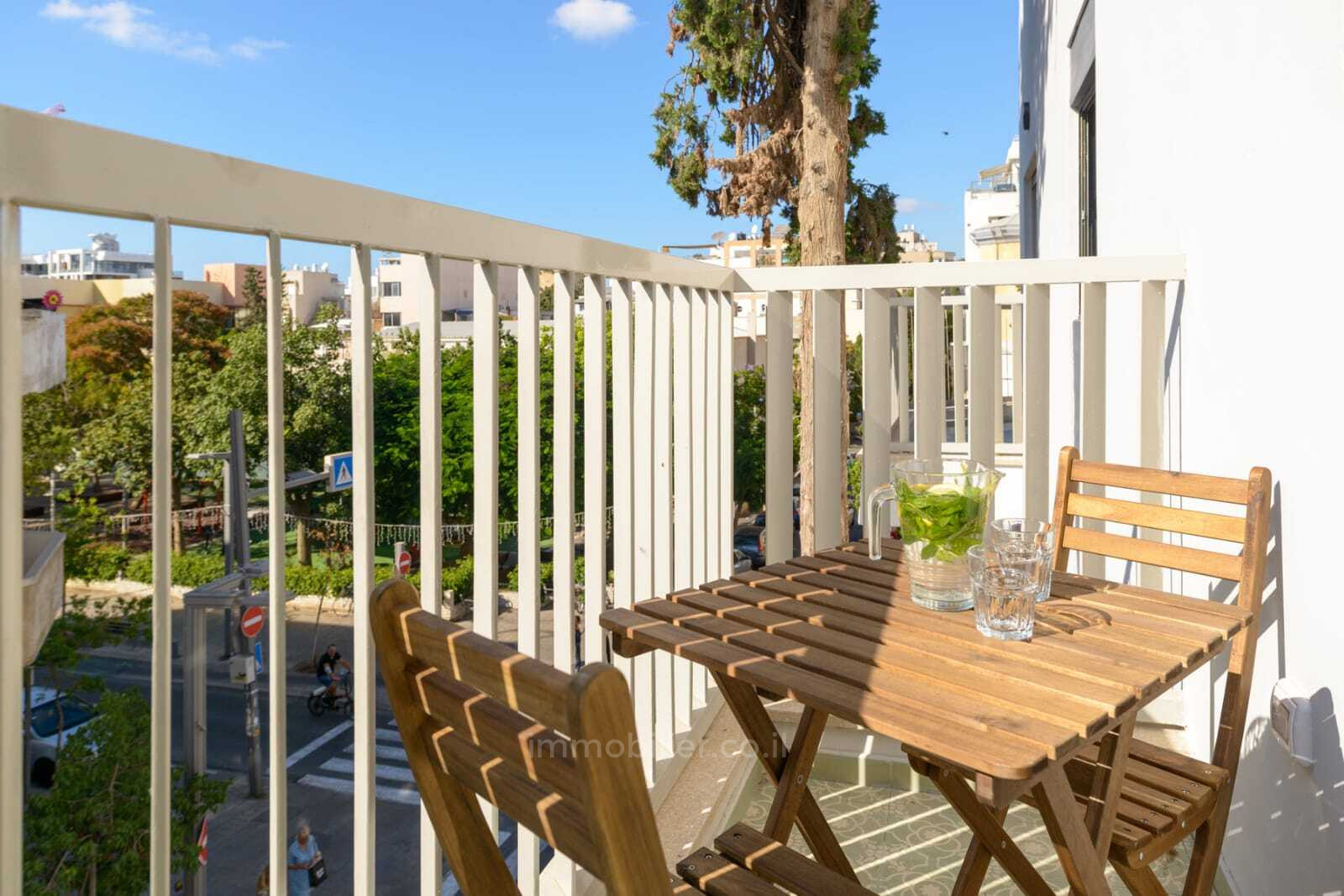 Wohnviertel Superbe 2 pieces avec parking balcon et cave rue shenkin