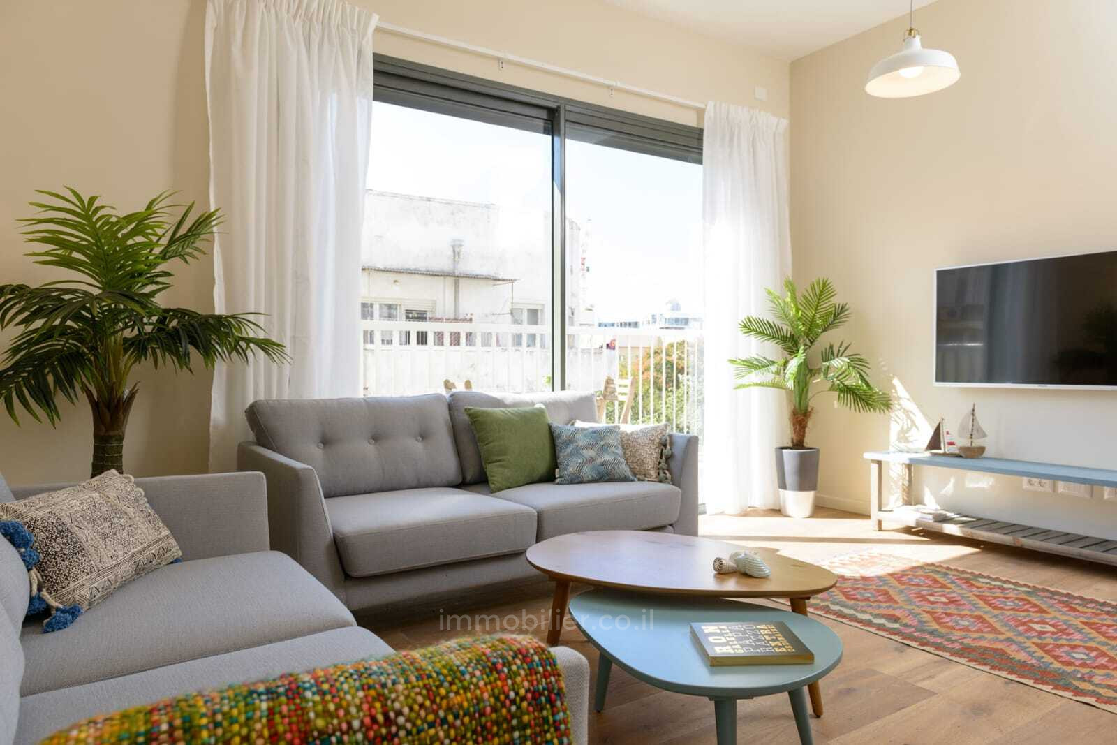 Wohnviertel Superbe 2 pieces avec parking balcon et cave rue shenkin