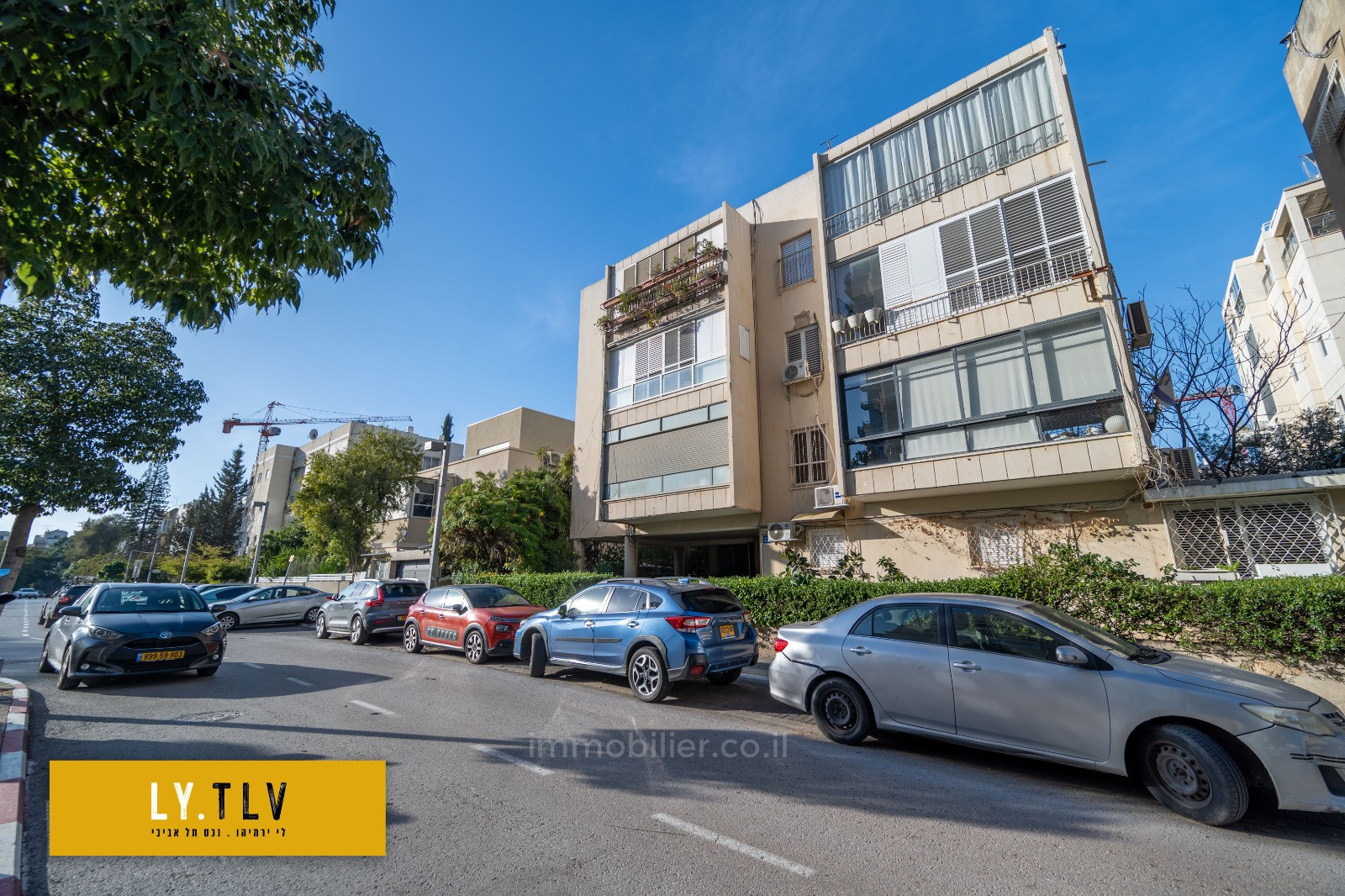 Жилой квартал Beau 2 pieces renove a cote du park hayarkon au calme