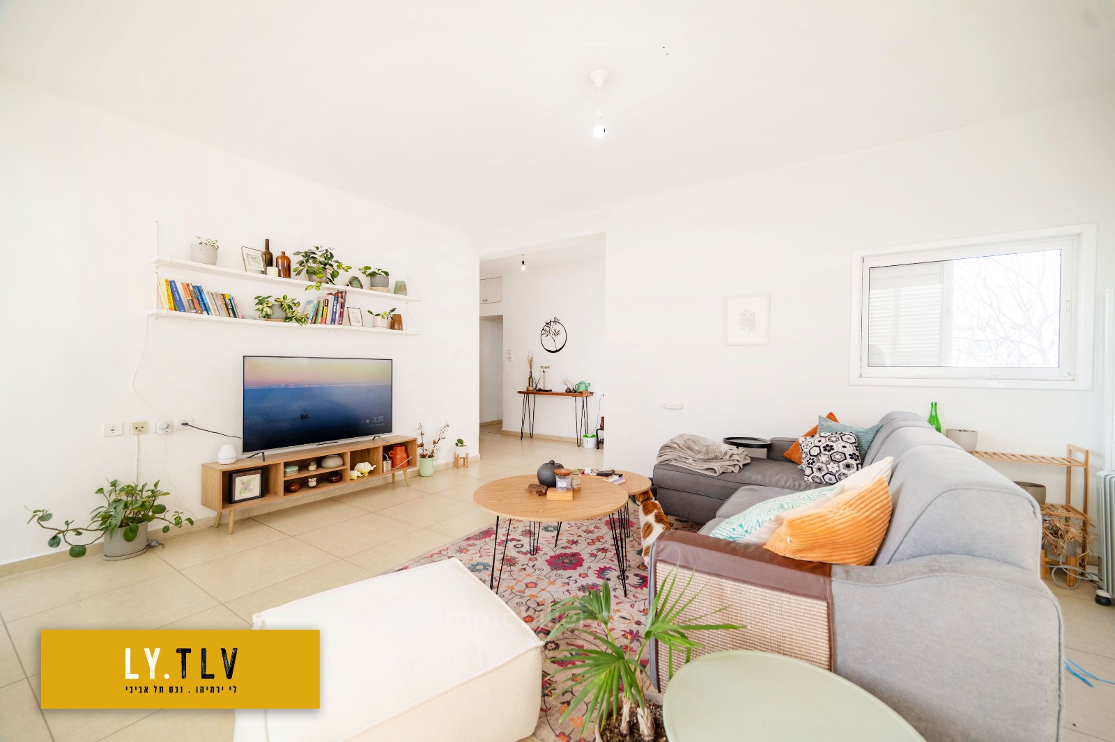 Жилой квартал Beau 2 pieces renove a cote du park hayarkon au calme