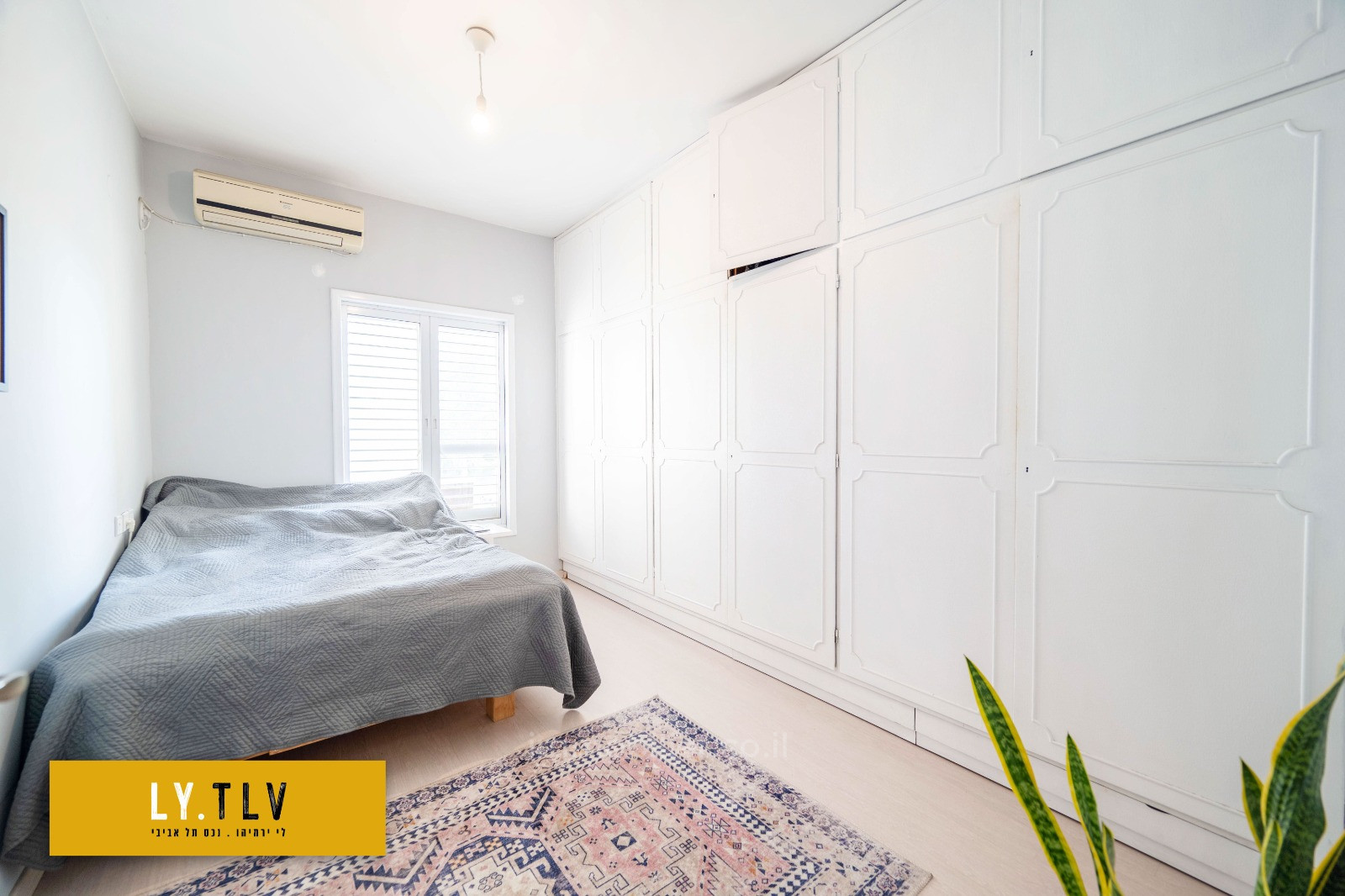 Жилой квартал Beau 2 pieces renove a cote du park hayarkon au calme